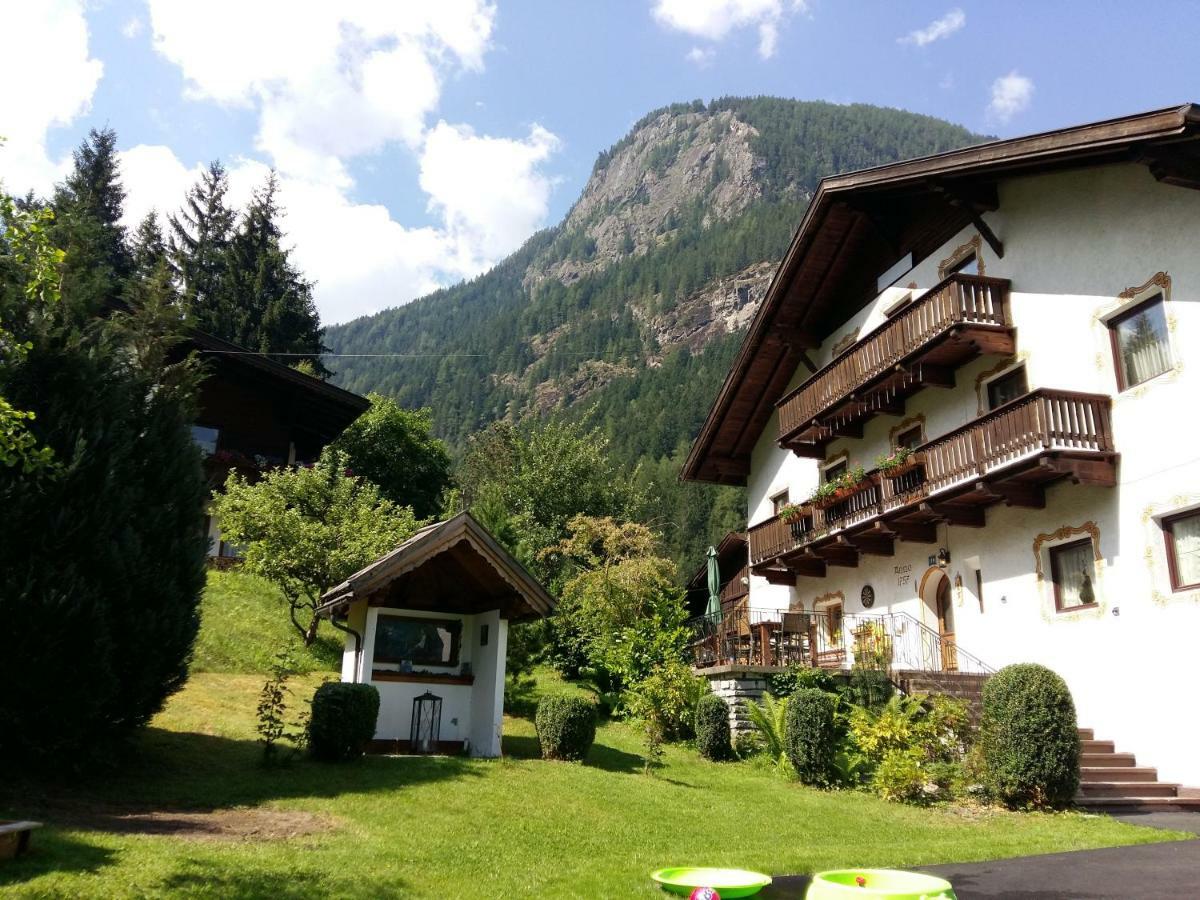 Haus Fiegl Hotel Oetz Exterior photo